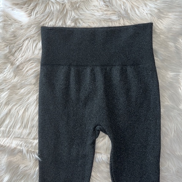 2 Pair of Leggings - Picture 4 of 6